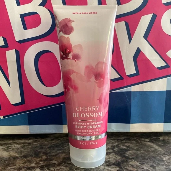 Bath & Body Works Cherry Blossom - Picture 3 of 4